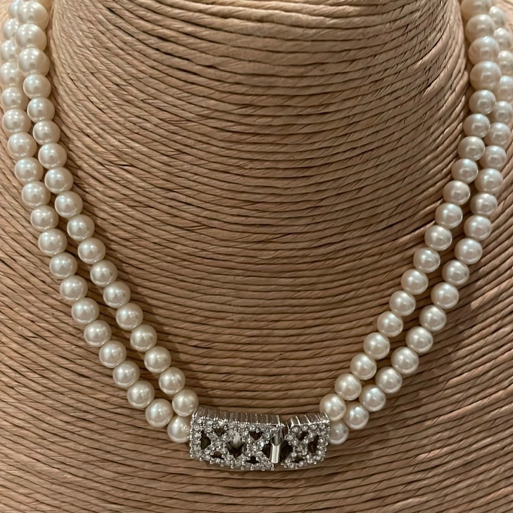 Vintage faux pearl necklace